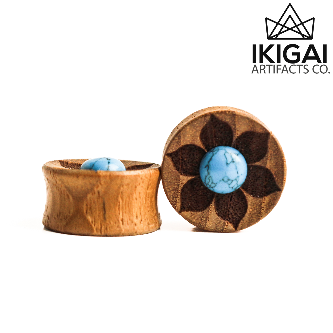 7/8" (22mm) - Flower concave Teak wood plugs with Turquoise inlay