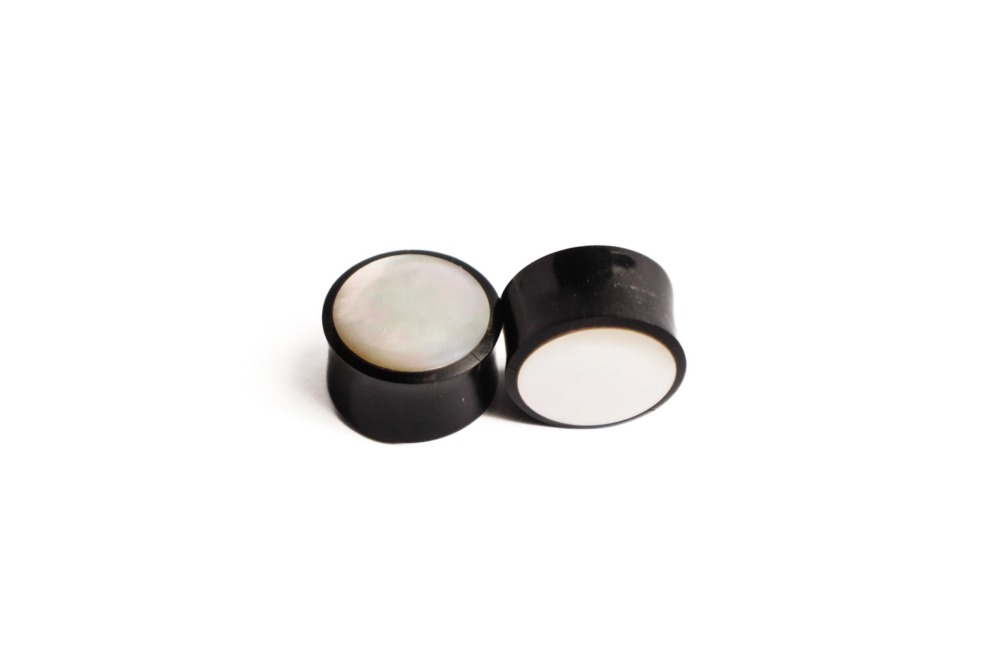 3/4" (19mm) - Horn & Mother of pearl inlay double flare Plugs