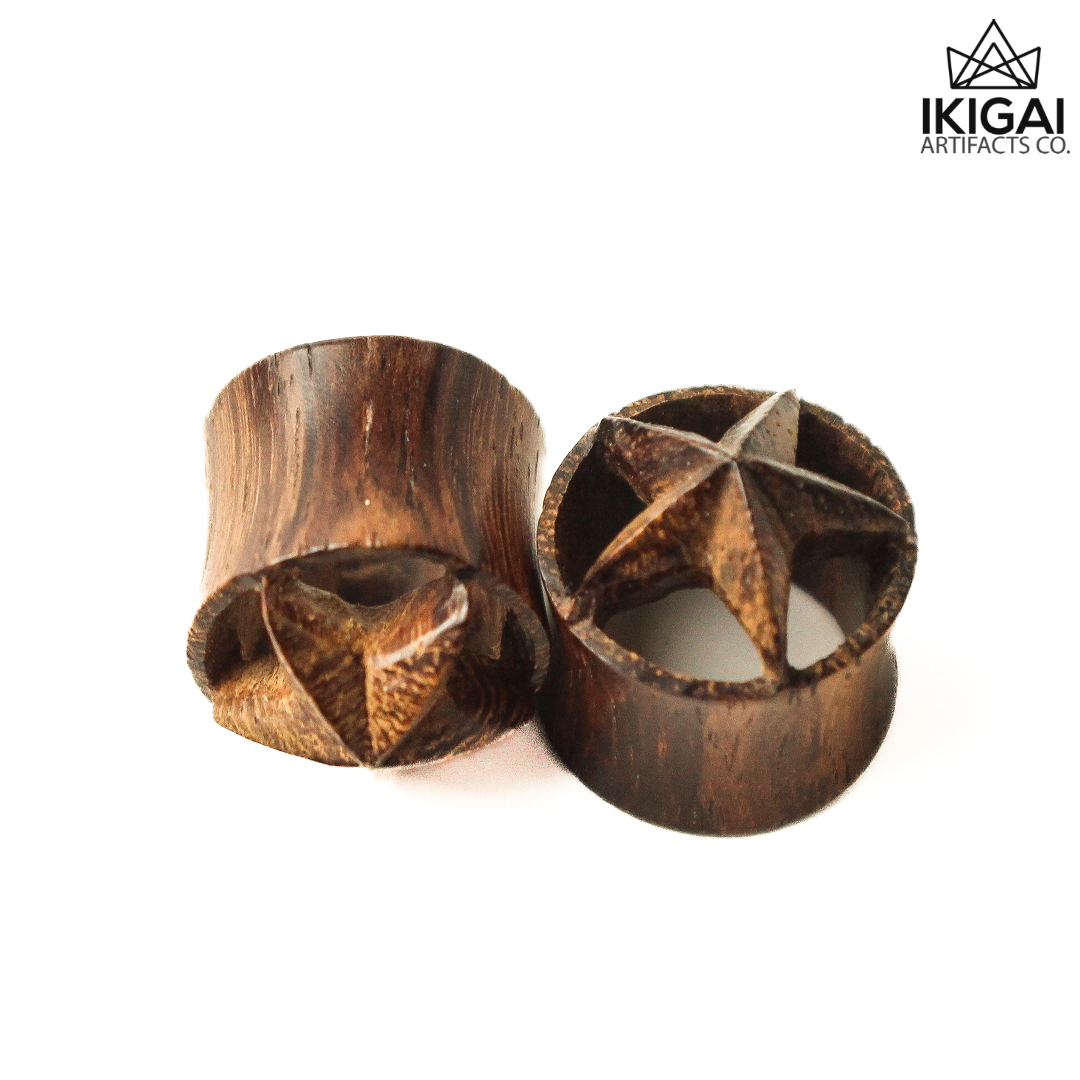 9/16" (14mm) - Star Carved Wooden double flare plugs